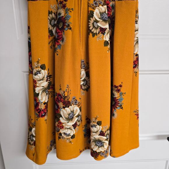Women's Emerald Sundae Mustard Yellow Floral V-Neck Mini Dress | Size Small - Picture 6 of 9